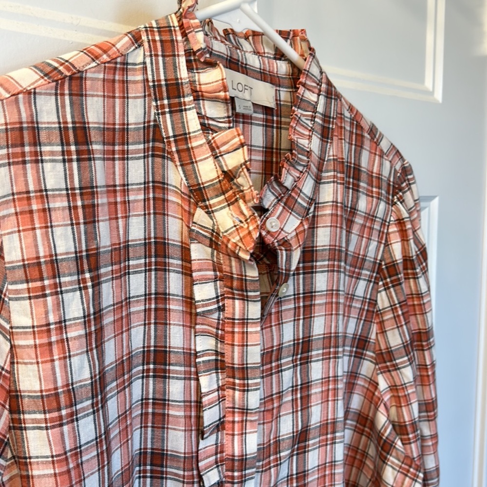 Loft Button Down Ruffle Top size S - Picture 4 of 9
